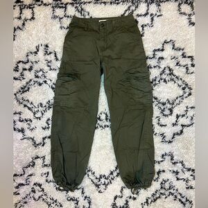 Levi's Women's Size 25 Army Green 94 Baggy High Rise Cargo Pants